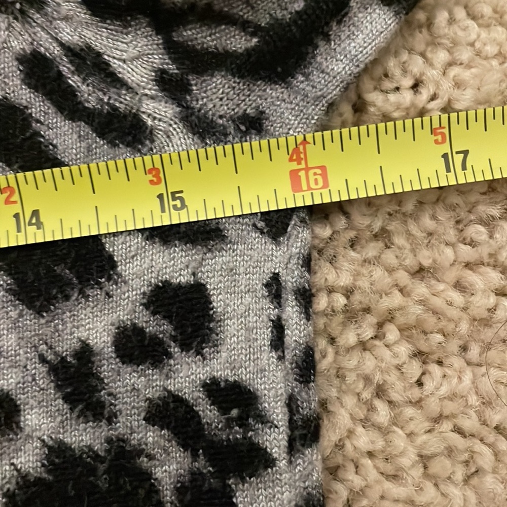 Sweater small - Picture 5 of 8